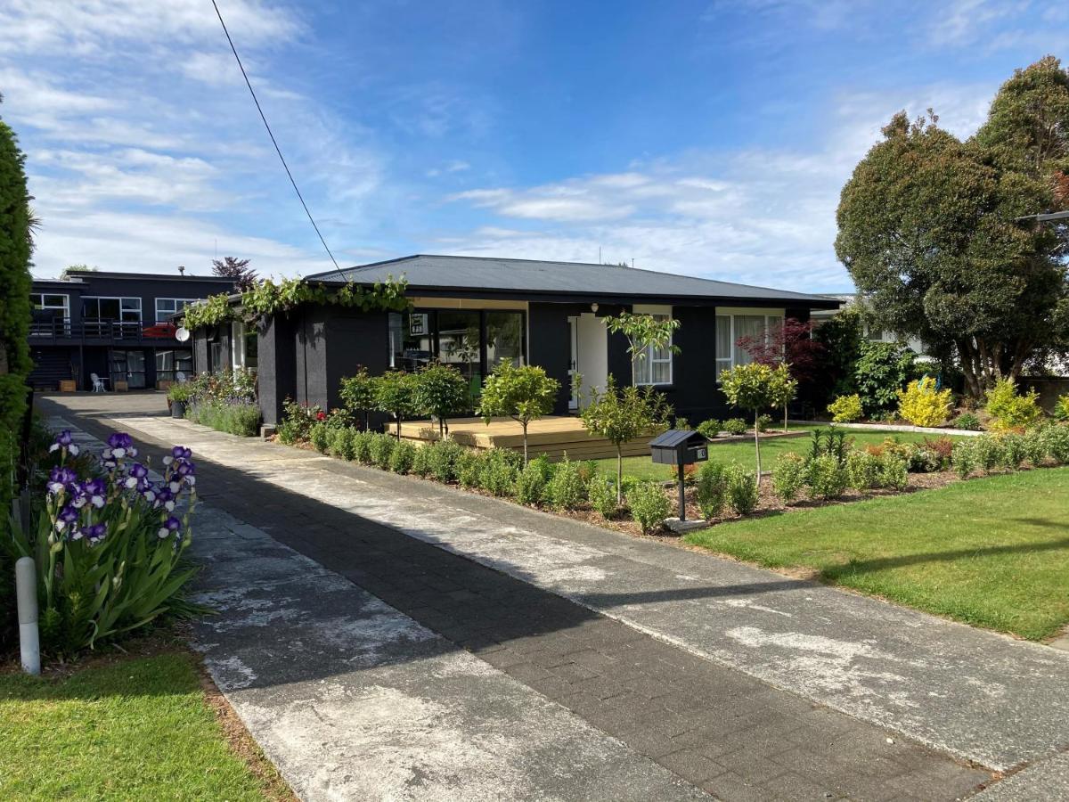Bed and Breakfast Shakespeare House Te Anau Esterno foto