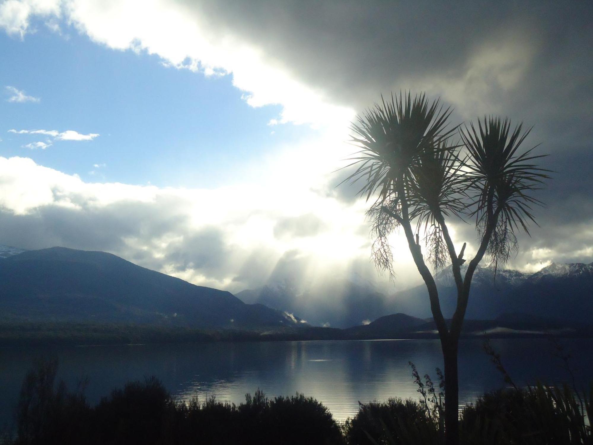 Bed and Breakfast Shakespeare House Te Anau Esterno foto