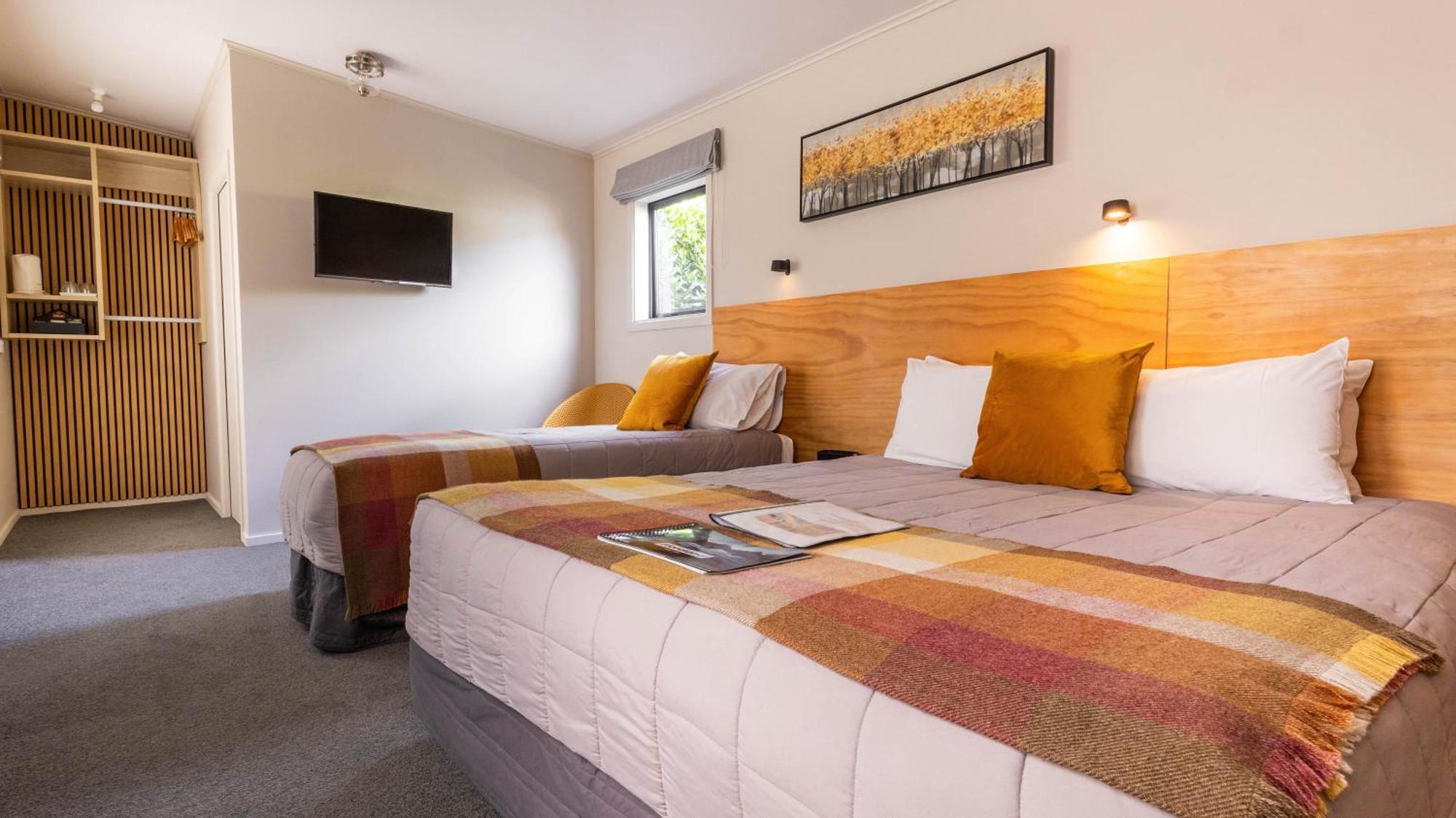 Bed and Breakfast Shakespeare House Te Anau Esterno foto