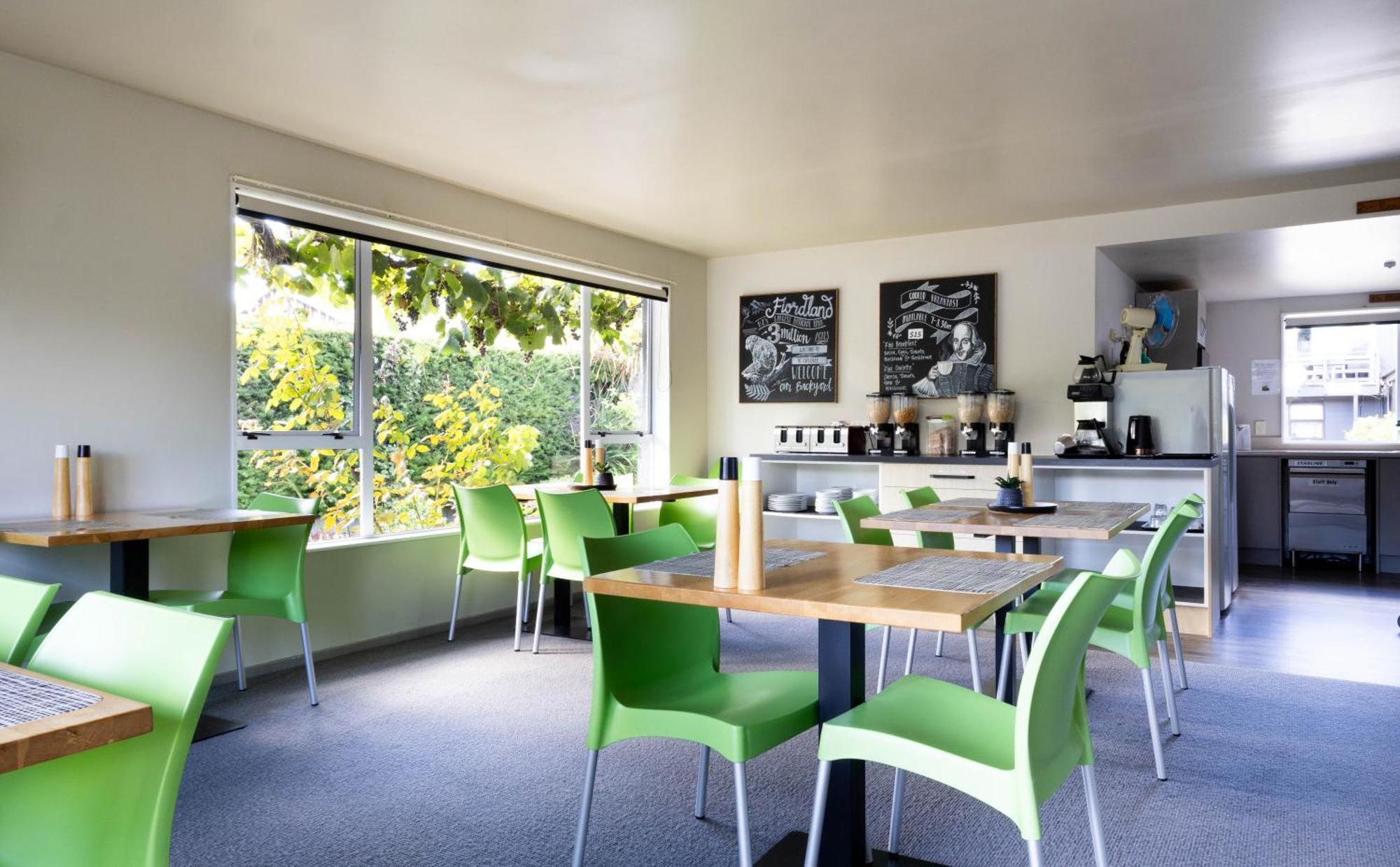Bed and Breakfast Shakespeare House Te Anau Esterno foto