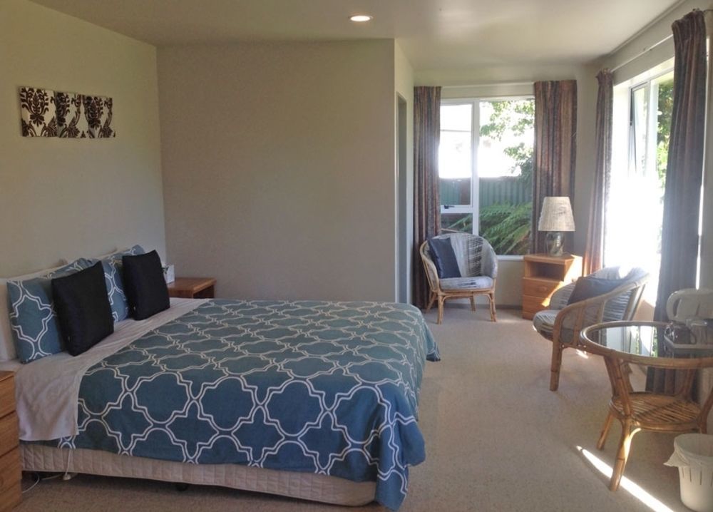 Bed and Breakfast Shakespeare House Te Anau Esterno foto