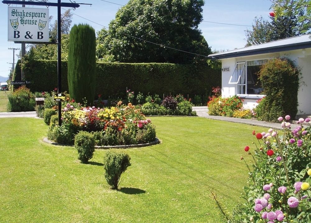 Bed and Breakfast Shakespeare House Te Anau Esterno foto