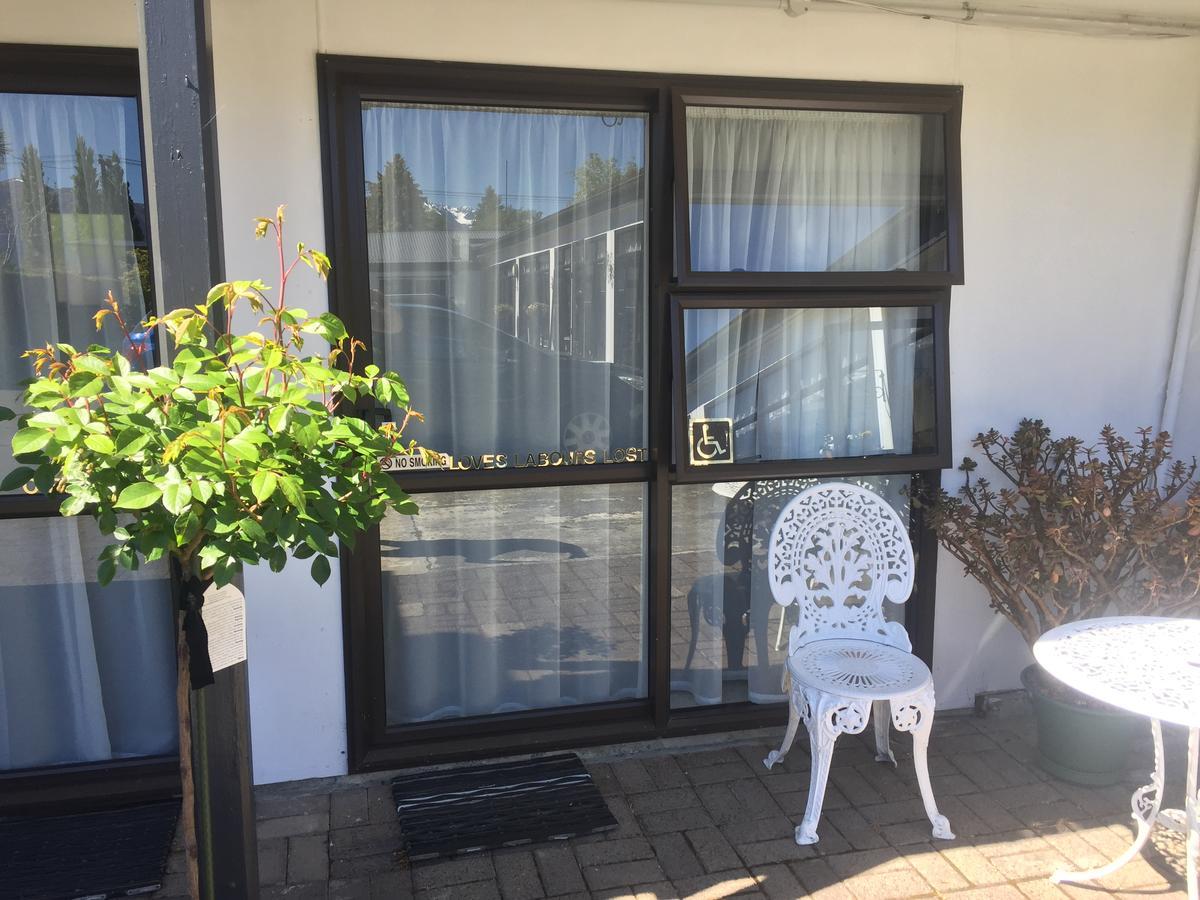 Bed and Breakfast Shakespeare House Te Anau Esterno foto