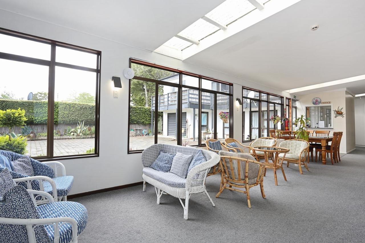 Bed and Breakfast Shakespeare House Te Anau Esterno foto