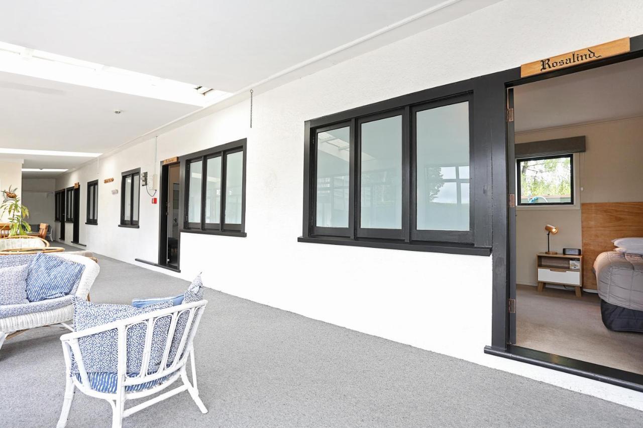 Bed and Breakfast Shakespeare House Te Anau Esterno foto