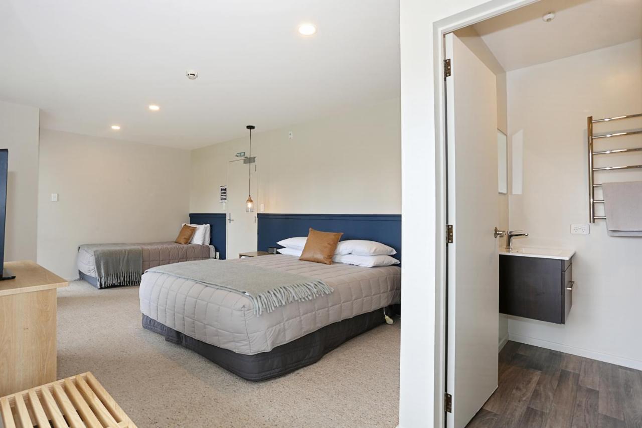 Bed and Breakfast Shakespeare House Te Anau Esterno foto