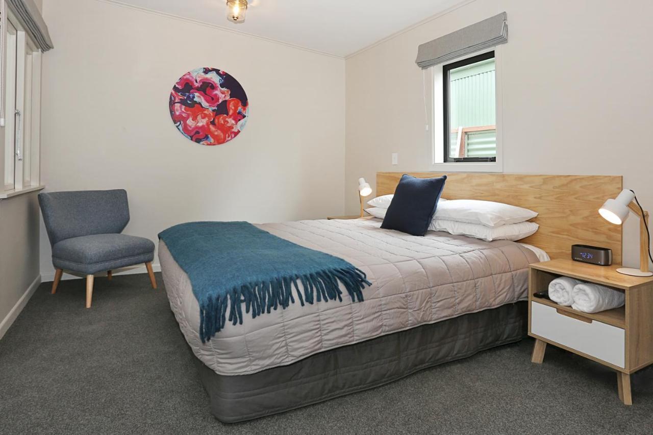 Bed and Breakfast Shakespeare House Te Anau Esterno foto