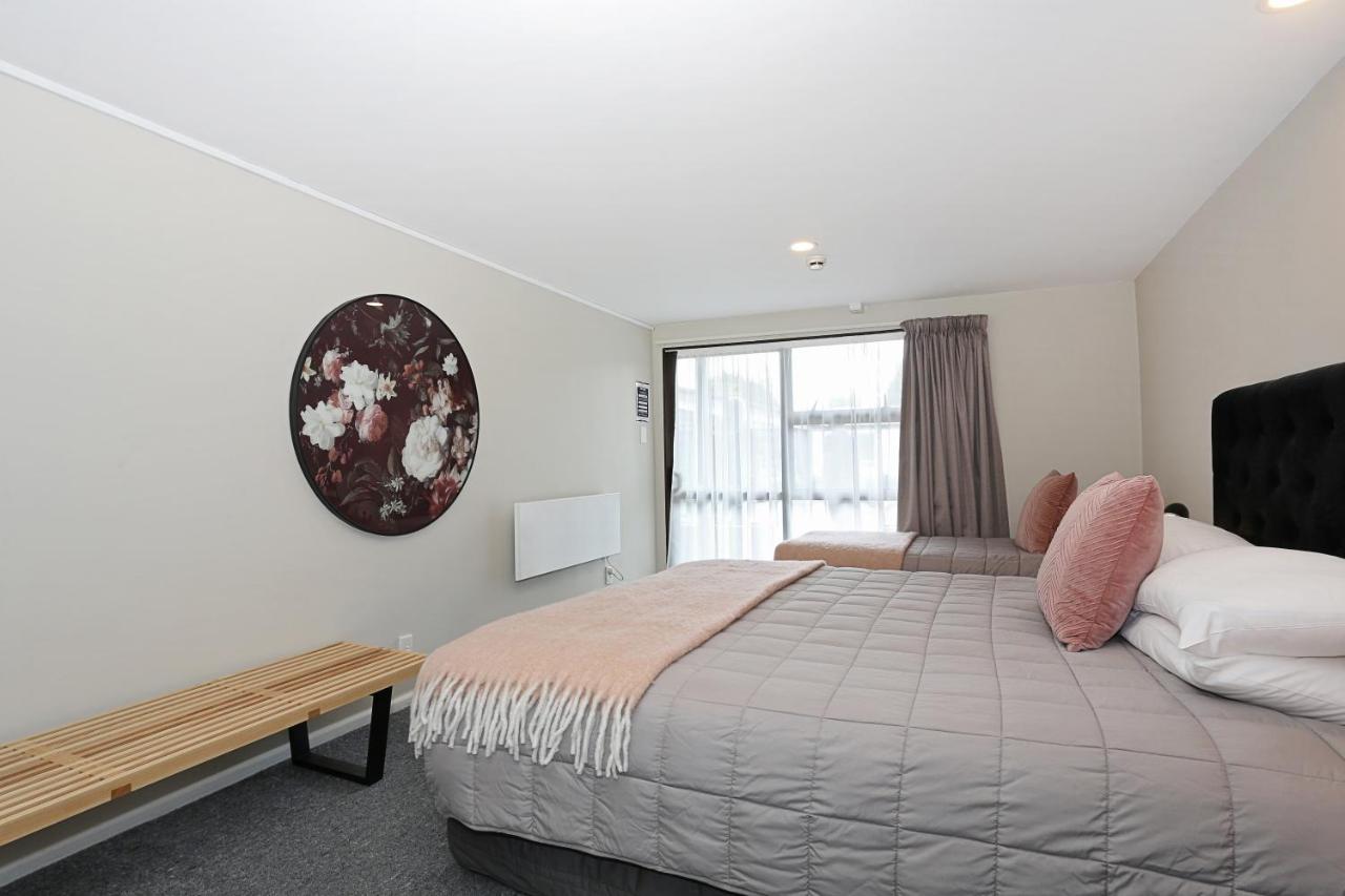 Bed and Breakfast Shakespeare House Te Anau Esterno foto