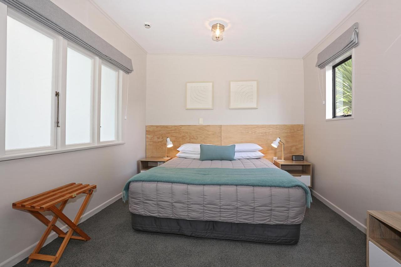 Bed and Breakfast Shakespeare House Te Anau Esterno foto