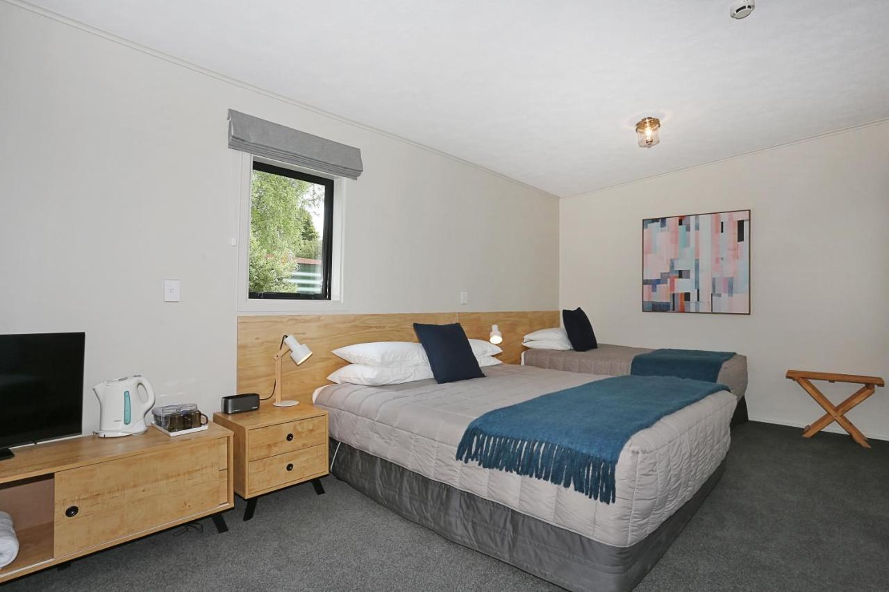 Bed and Breakfast Shakespeare House Te Anau Esterno foto