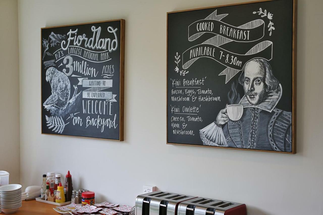 Bed and Breakfast Shakespeare House Te Anau Esterno foto