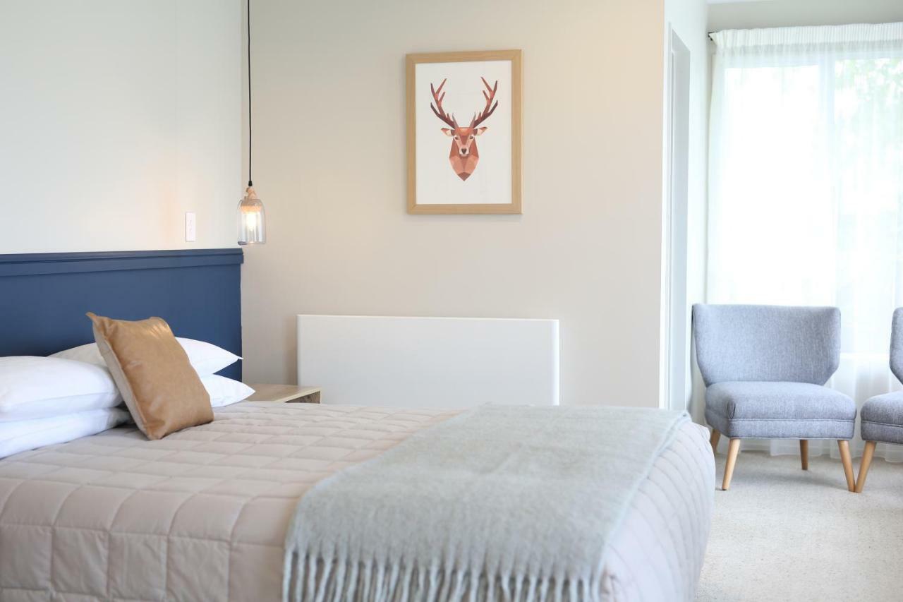 Bed and Breakfast Shakespeare House Te Anau Esterno foto