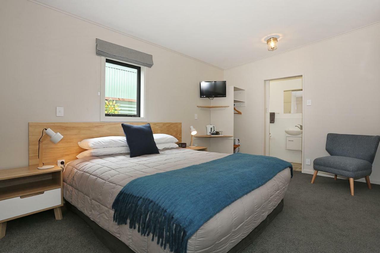 Bed and Breakfast Shakespeare House Te Anau Esterno foto