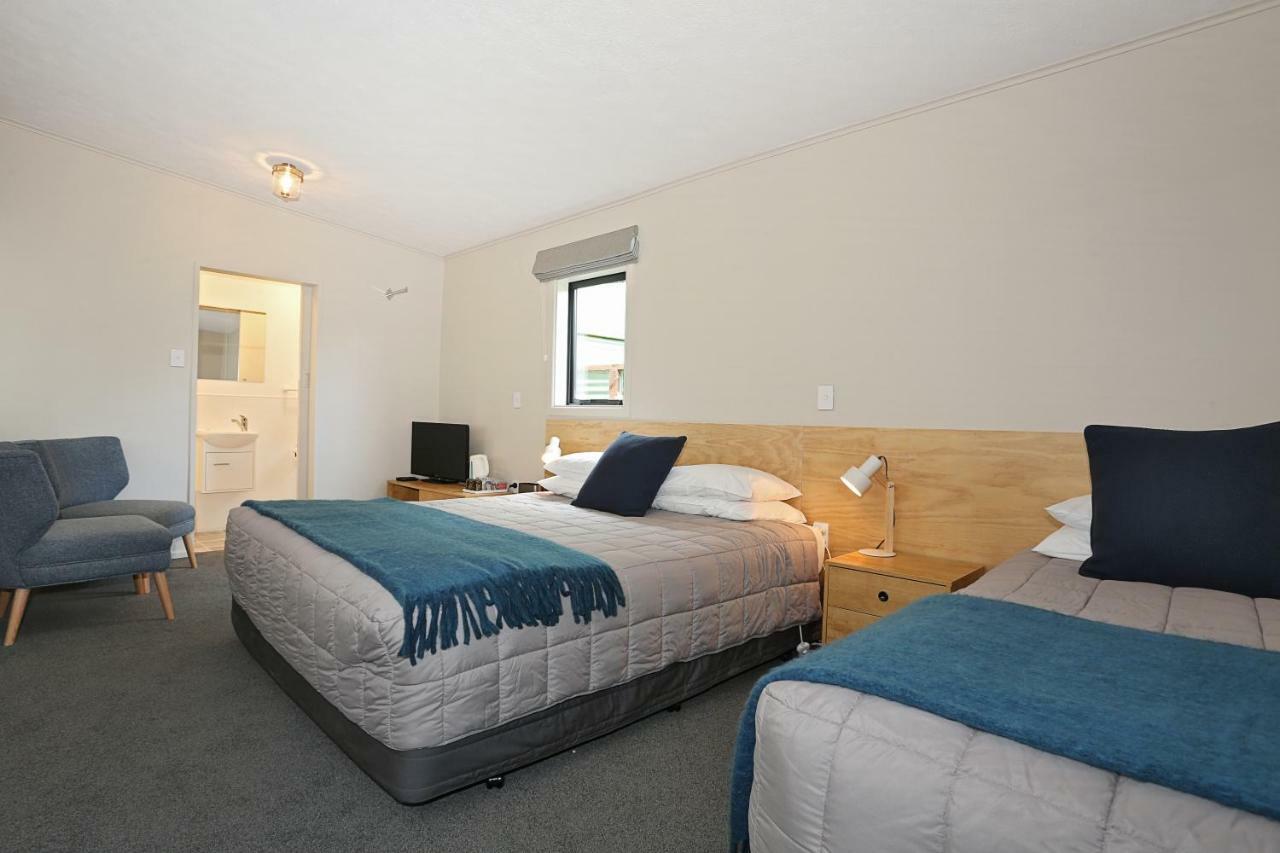 Bed and Breakfast Shakespeare House Te Anau Esterno foto
